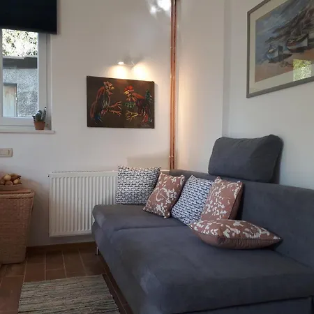 Apartment Leaf *