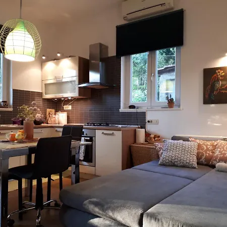 Leaf Apartment *